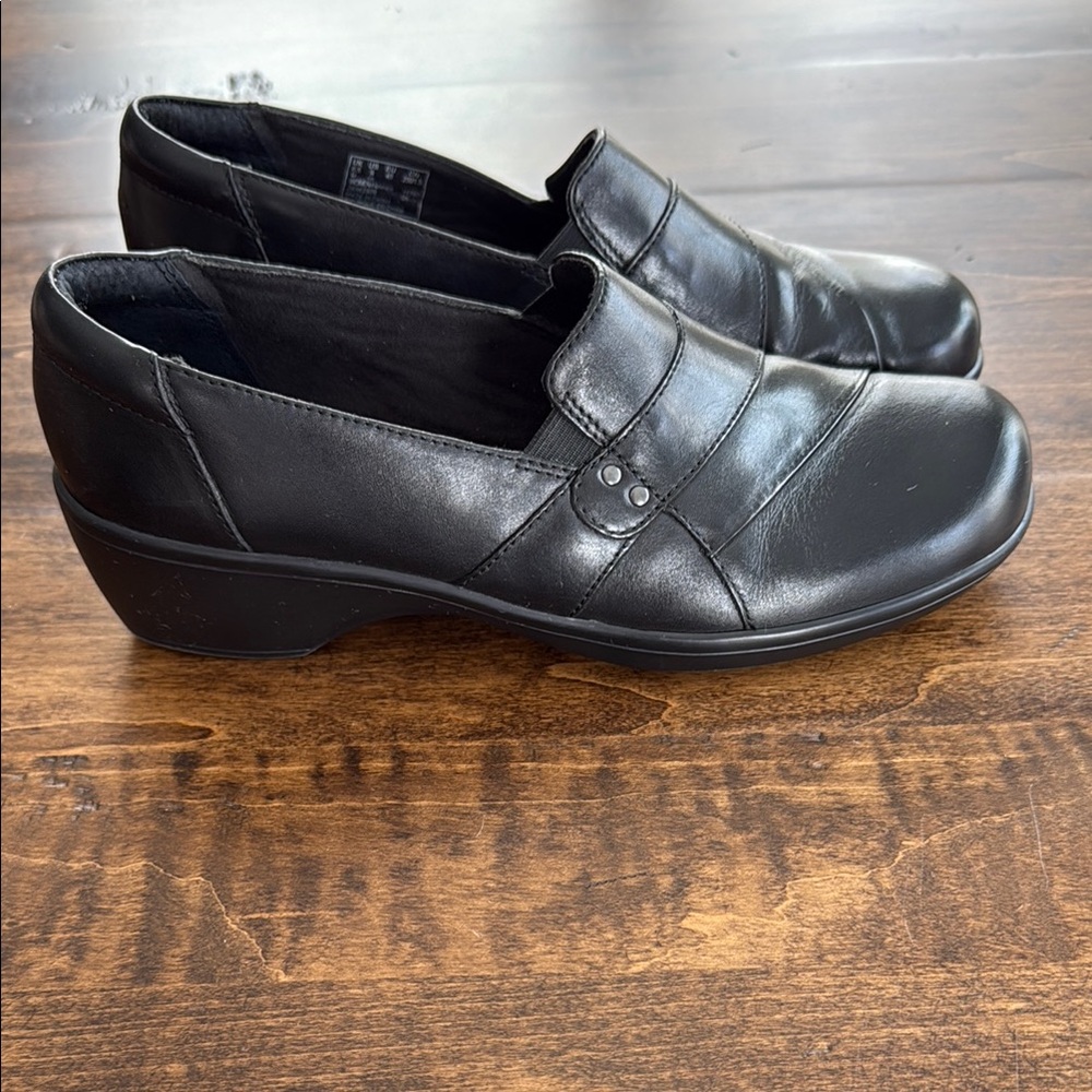 Clarks Women's May Marigold Black Leather Loafers Size 9